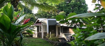 Cottage-like Duplex in South Kona on the Big Island.<br>Sleeps two adult guests