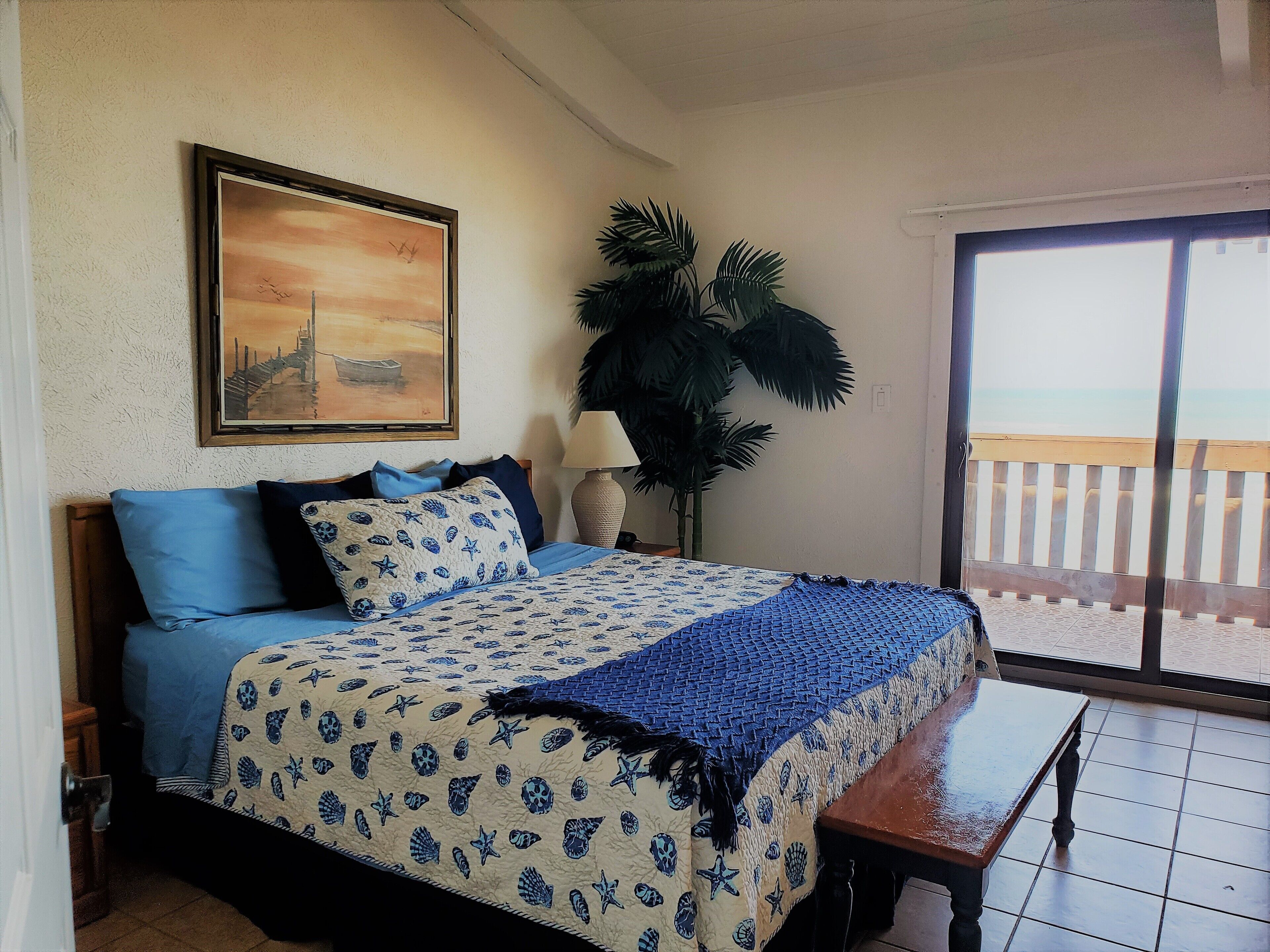 1 bedroom, in-room safe, desk, WiFi (free)