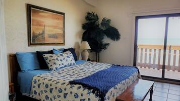1 bedroom, in-room safe, desk, WiFi (free)