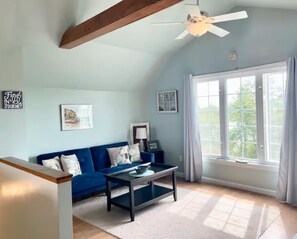 تلفزيون، مشغل دي في دي، كُتُب، ستيريو