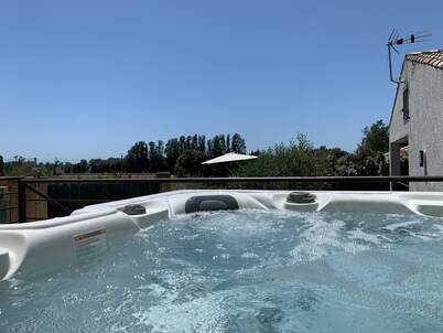 Villa confortable con piscina climatizada y spa entre mar y montaña 