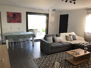 Smart TV, video games, DVD player, ping pong