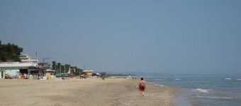 Idyllic air-conditioned villa with mountain views. Nature, villages & vineyards.