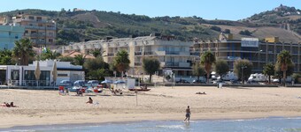 Idyllic air-conditioned villa with mountain views. Nature, villages & vineyards.