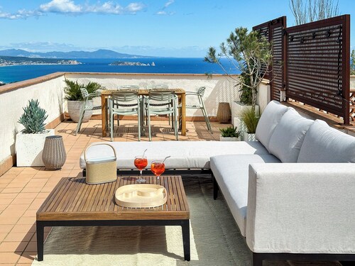 Begur Sunset ,2 bedroom loft close to the center of Begur. With terrace and gorgeous sea views (H42)