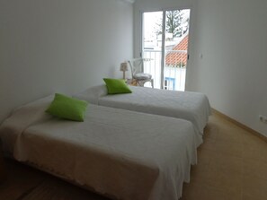 2 habitaciones, tabla de planchar con plancha y wifi gratis 