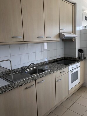 Fridge, microwave, oven, stovetop - Pause 01 holiday apartment (Tazacorte)