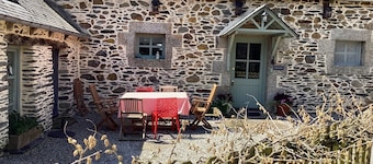 Smukt sommerhus med privat opvarmet pool og gratis internetadgang.