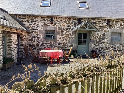 Beautiful cottage with private,heated pool and free internet access.