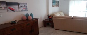 TV, lareira, DVD player, aparelho de som