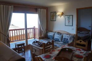 TV, DVD player, stereo