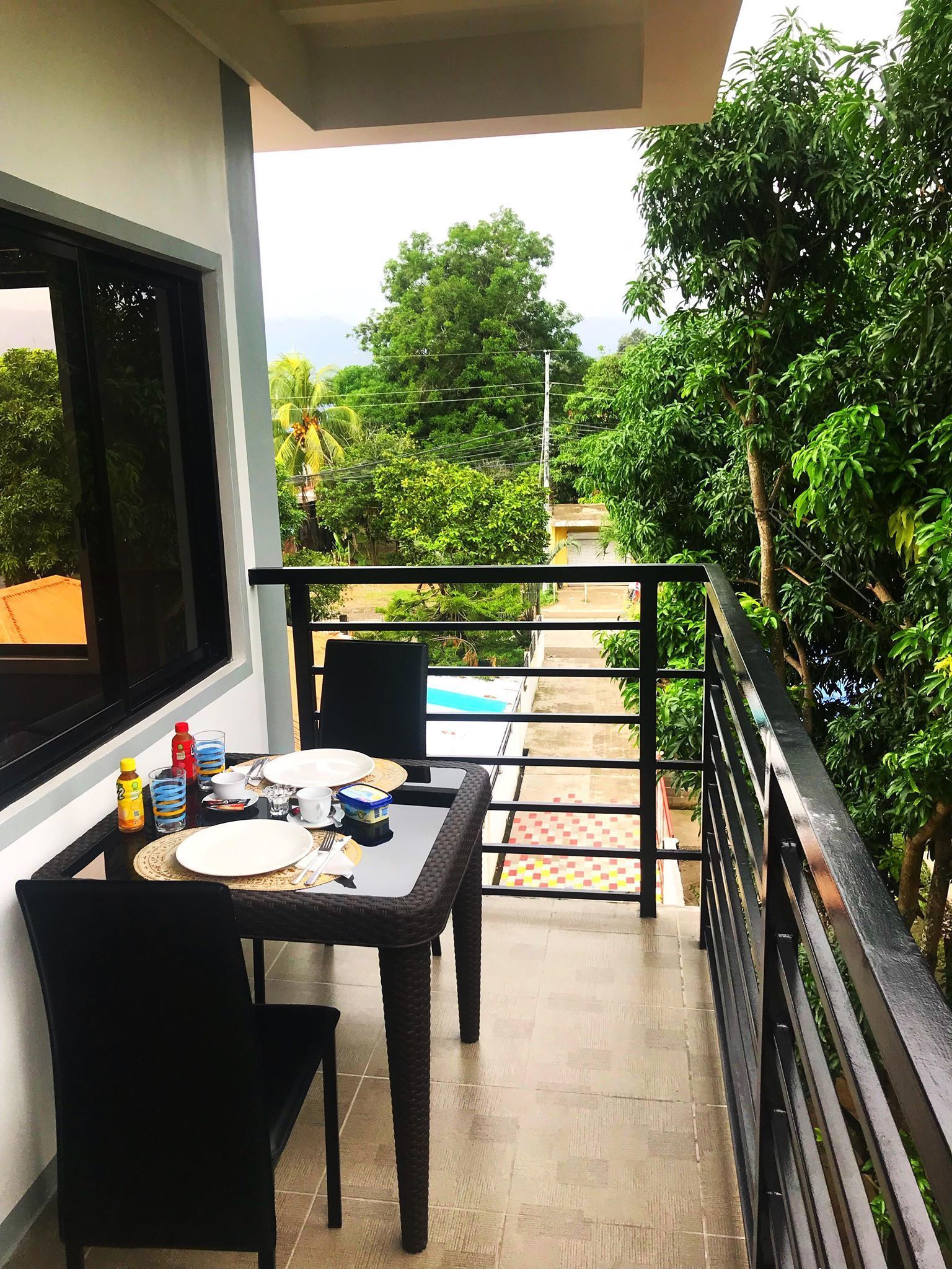 daily cooked-to-order breakfast (php 350 per person)