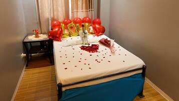 Kamar Double Standar | Minibar, meja kerja, tirai kedap cahaya, dan kedap suara