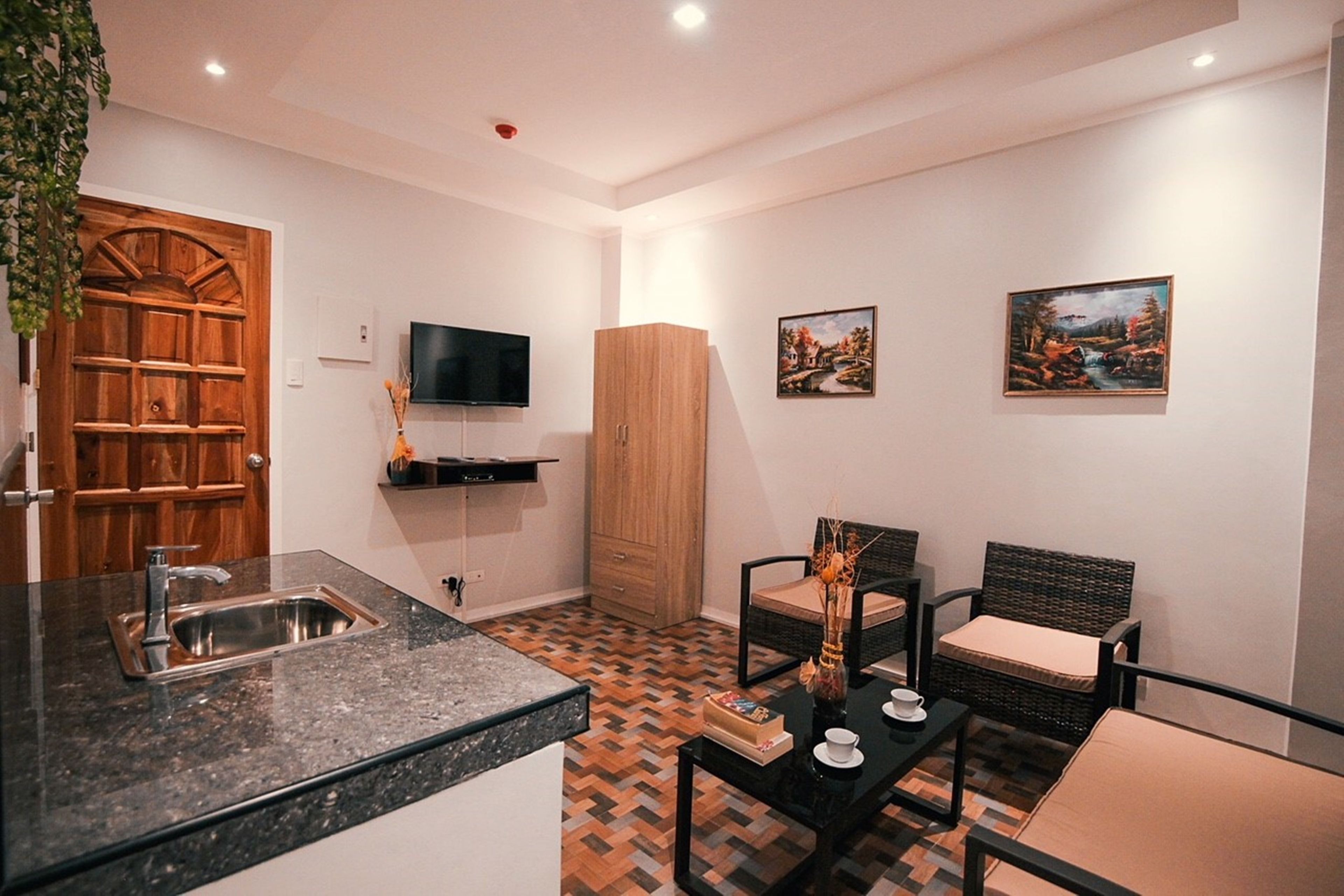 deluxe studio suite | living room | led tv