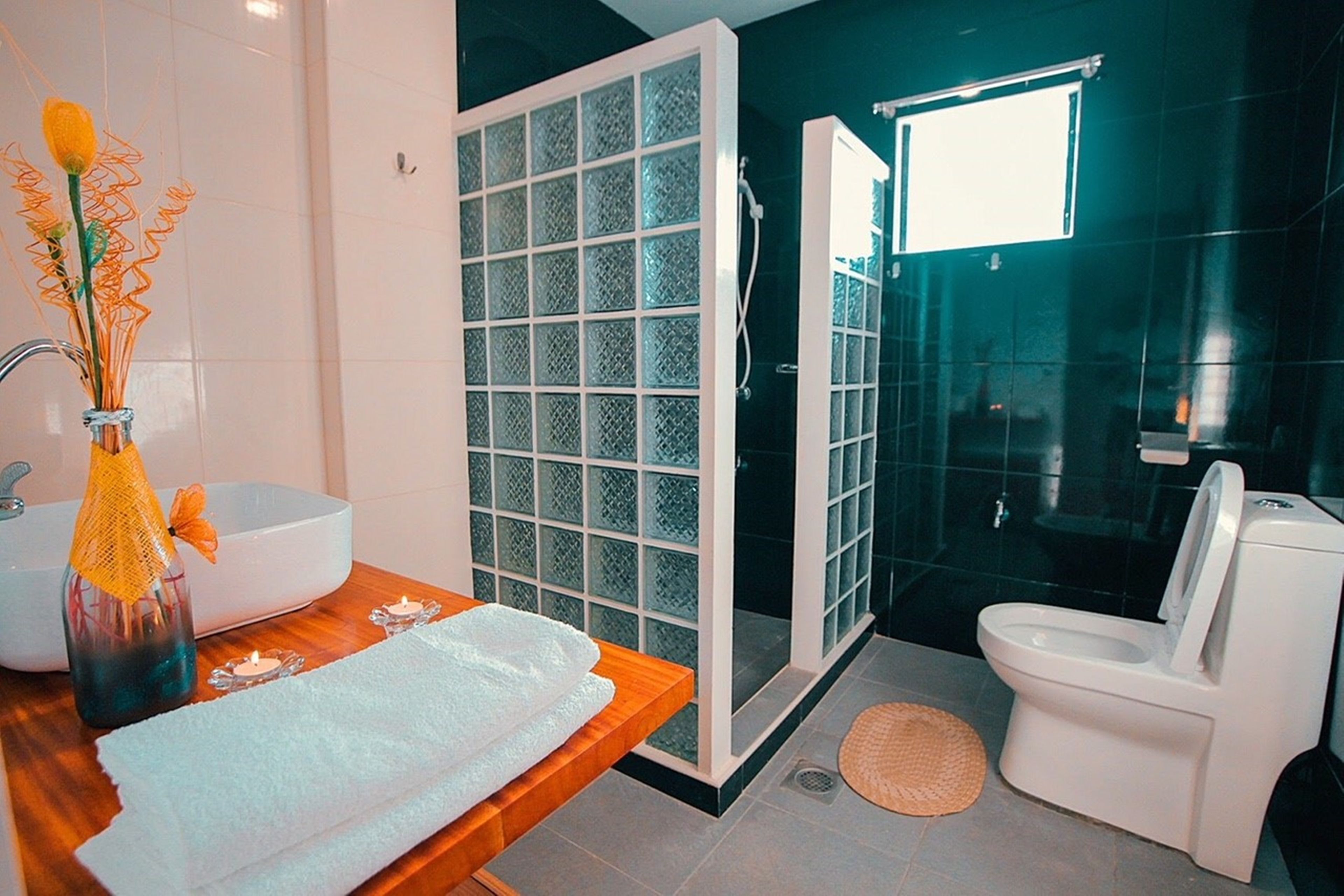 apartment, 3 bedrooms | bathroom | shower, free toiletries, slippers, bidet