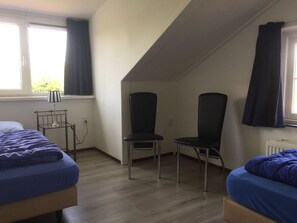 3 bedrooms, desk, iron/ironing board, WiFi