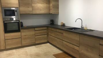 Electric kettle, blender, paper towels, dining tables