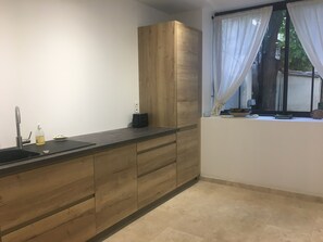 Electric kettle, blender, paper towels, dining tables - Eighteenth Provencal house in leafy Mazarin historic center park (Aix-En-Provence)