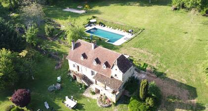Superb property: large swimming pool - Tennis court - Boules pitch Up to 17 holidaymakers