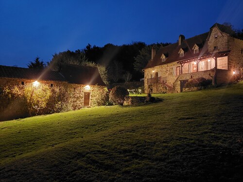 Superb property: large swimming pool - Tennis court - Boules pitch Up to 17 holidaymakers