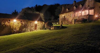 Superb property: large swimming pool - Tennis court - Boules pitch Up to 17 holidaymakers