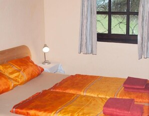 4 عدّة غرف نوم وملاءات أسرّة