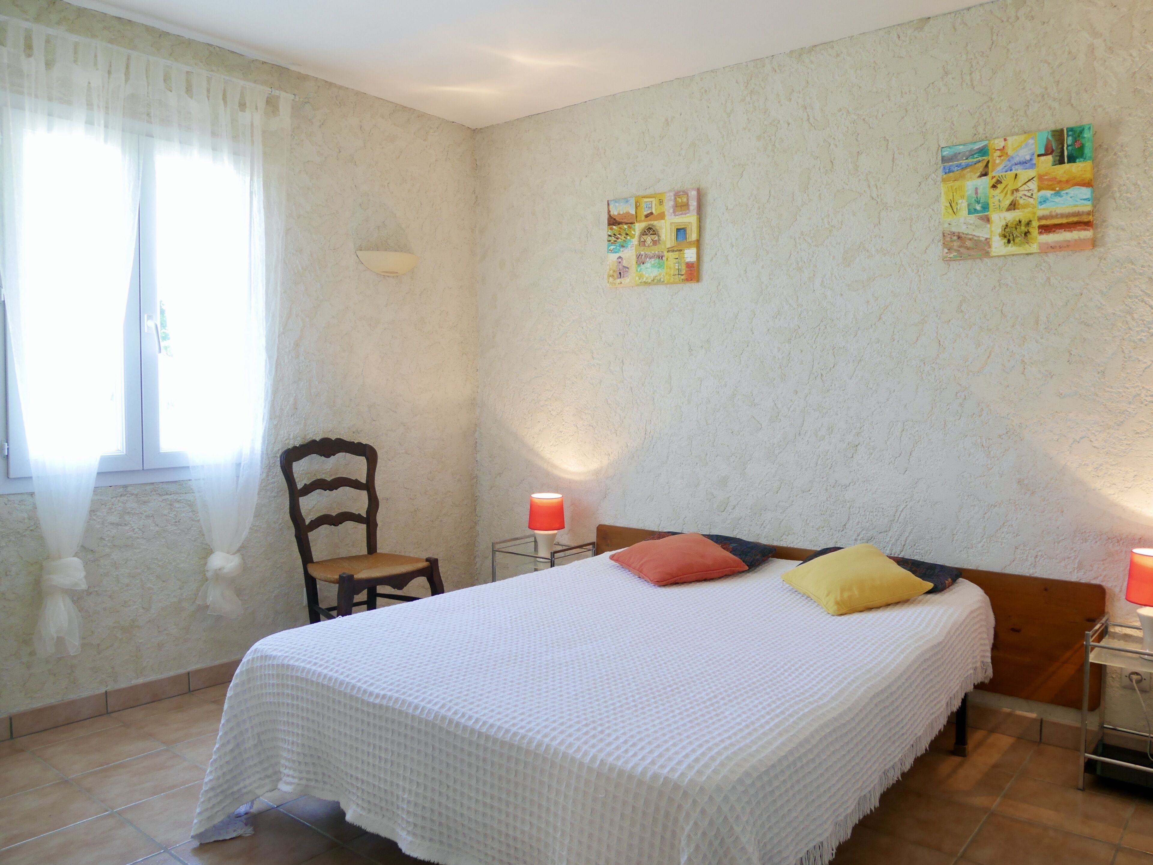 3 slaapkamers, een strijkplank/strijkijzer, gratis wifi