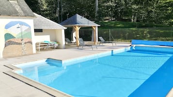 Piscina all'aperto, una piscina riscaldata
