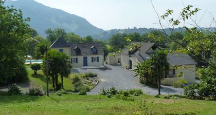 Gite au pied des Pyrénées, piscine chauffée, WIFI, salle jeux - remise en forme