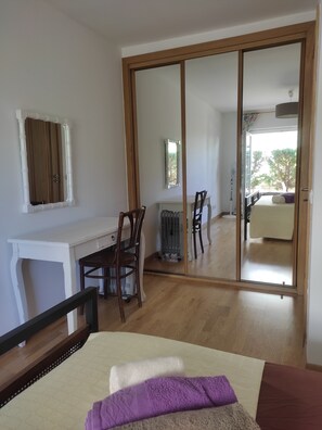 1 غرفة نوم ومكواة/لوح كي وواي فاي وملاءات أسرّة