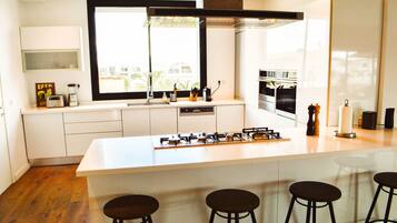 Appartement | Cuisine privée | Réfrigérateur, micro-ondes, four, plaque de cuisson