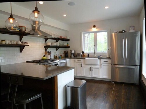 MODERNIN TALOUSARJOUS, Saugerties Woodstock, Kansi, Takka, Takka, WiFi, TV