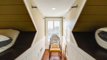 4 bedrooms, iron/ironing board, free WiFi, bed sheets