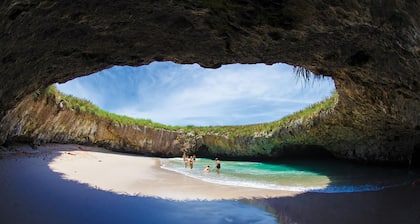 Best Value !! Luxury Beach Front Condo