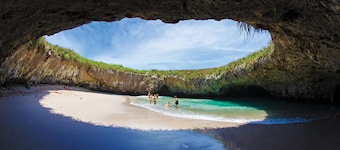 Best value !! Luxury Beach Front Condo