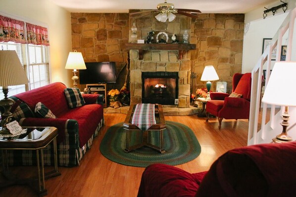 تلفزيون ذكي، مدفأة، مشغل دي في دي، كرة قدم الطاولة