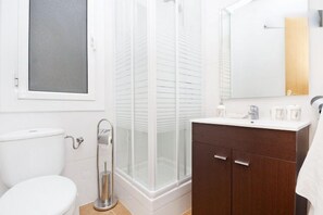 Hair dryer, towels, shampoo