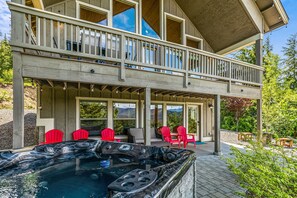 Terrace/patio - Mtn Family Cabin w/ Stunning Views/Spa+ Winter Savings! (Ronald)