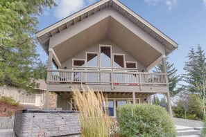 Exterior - Mtn Family Cabin w/ Stunning Views/Spa+ Winter Savings! (Ronald)