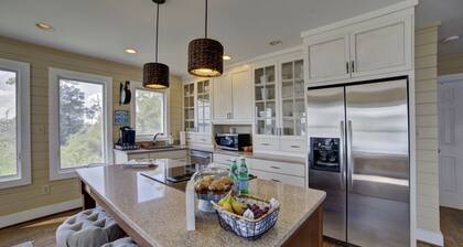 Relax, Refresh, Renew..Waterfront Cottage..Near Williamsburg