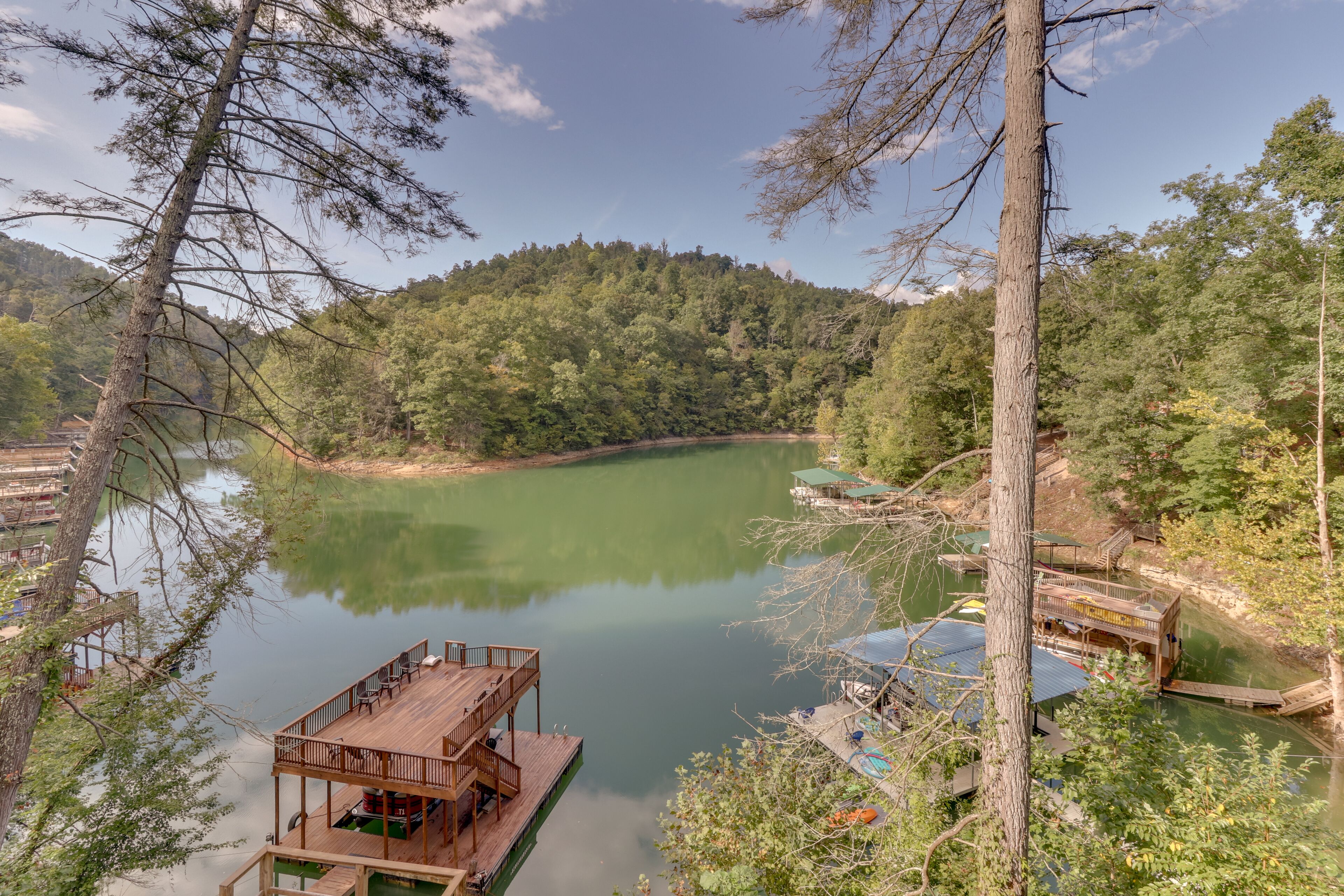 9/9 Lakefront/Mountains/Woods - Protected Cove - Private Dock