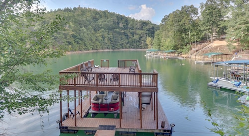 9/9 Lakefront/Mountains/Woods - Protected Cove - Private Dock