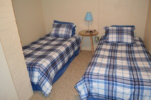 3 bedrooms, iron/ironing board, WiFi - Quaint Historic Log Cabin Overlooking The James River. (Buchanan)