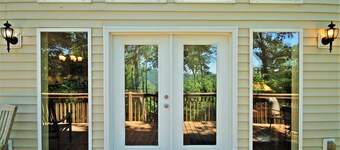 Cabin in the mountains only 2.2 miles to downtown.