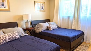 Room - Modern 4BR; Convention Ctr~2mi; Yard/Patio/Outdoor Bar; AC, W/D, 4-car Parking! (San Diego)