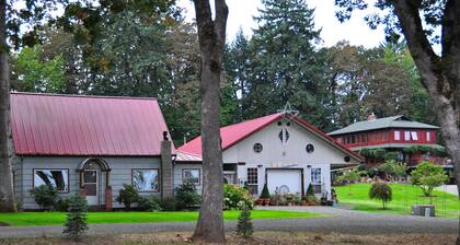 1880-luvun maalaistalo joulukuusitilalla 5 minuuttia Oregonin osavaltion yliopistoon