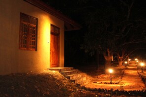 Deluxe Double Room, 1 Double Bed, Non Smoking | Garden view