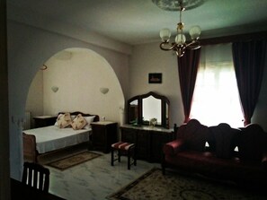 Family Suite, Multiple Beds, Private Bathroom | Individually decorated, blackout curtains, free WiFi, bed sheets - Résidence Apulée (M'Daourouch)