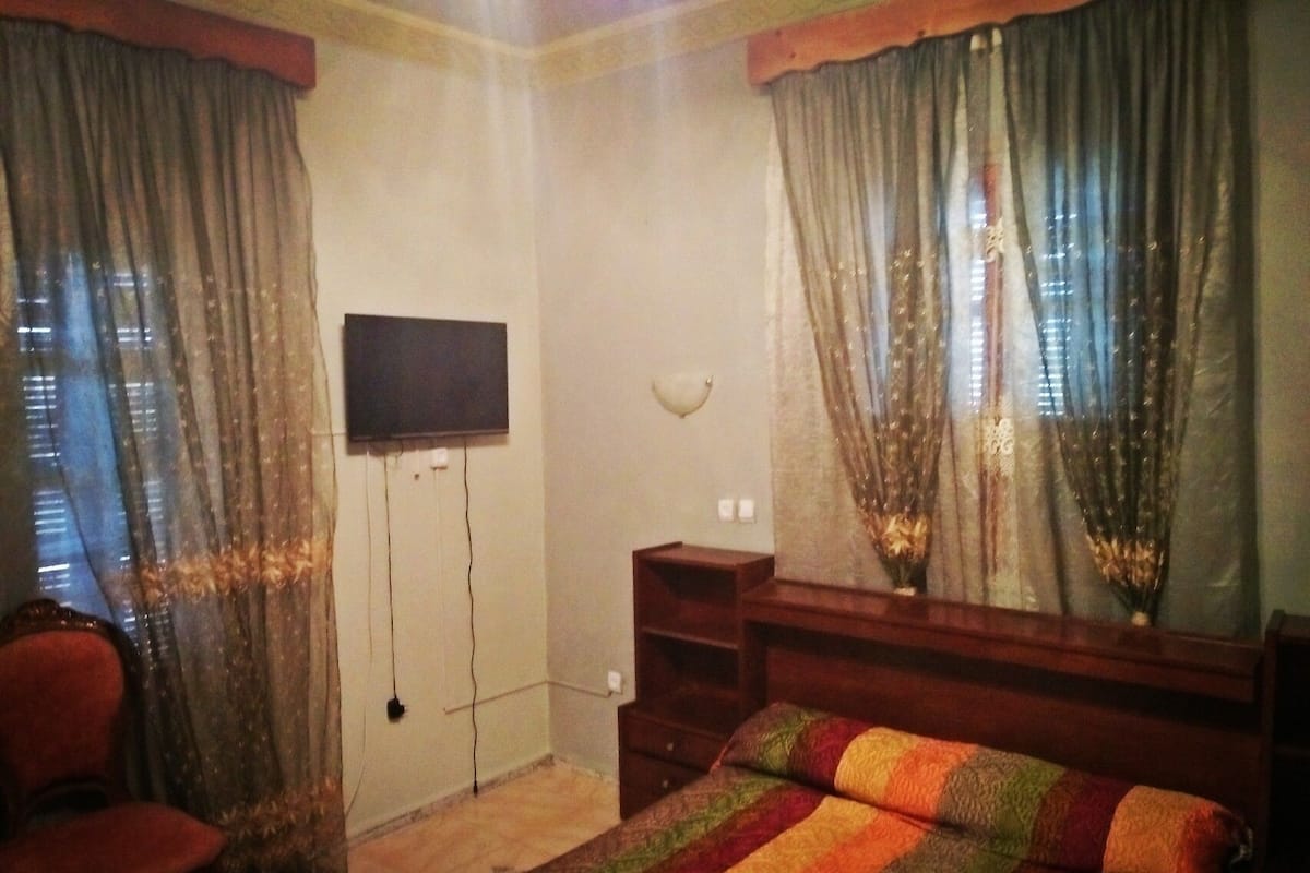 Suite Junior, 1 Tempat Tidur Double, kamar mandi pribadi | Didekorasi berbeda-beda, tirai kedap cahaya, dan Wi-Fi gratis