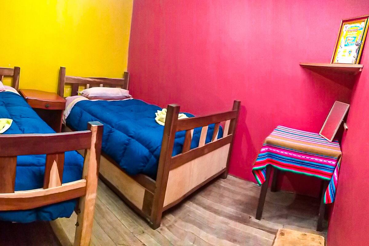 Dormitorio compartido económico, varias camas | Wifi gratis y ropa de cama